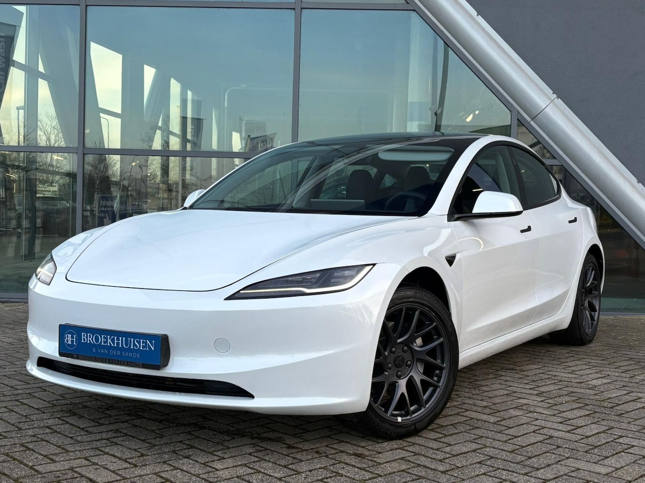 Tesla Model 3 - RWD Nw Model 60 kWh Panoramadak / 360 Camera / Warmtepomp - AutoWereld.nl