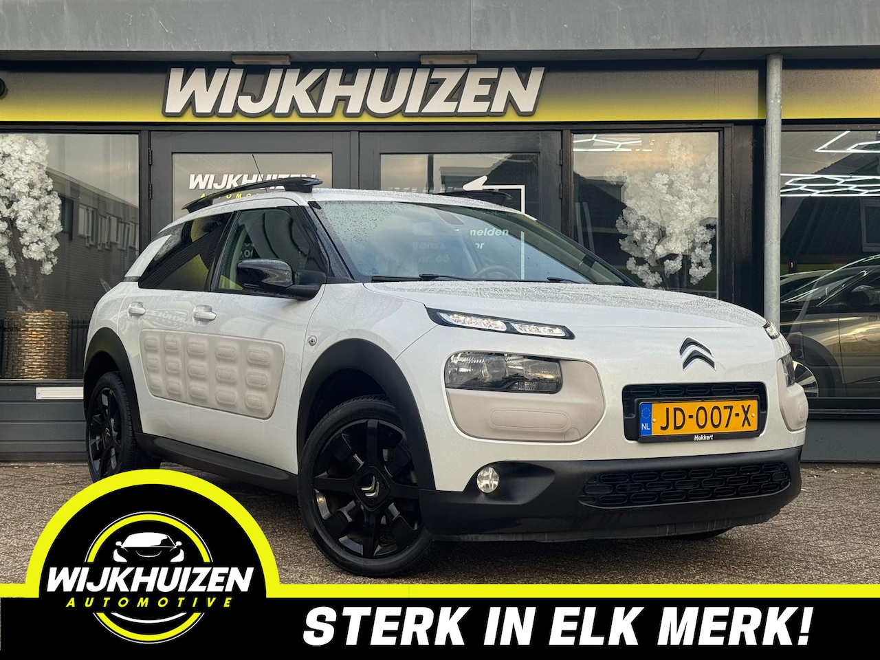 Citroën C4 Cactus - 1.2 PureTech Shine met Led !!! 17 Inch !!! Navigatie !!! Cruise !!! - AutoWereld.nl