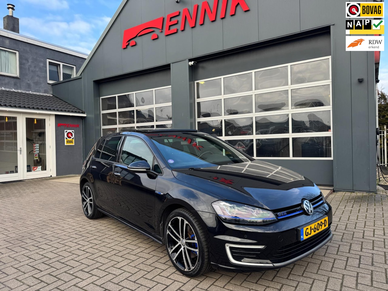 Volkswagen Golf - 1.4 TSI GTE / Pano / DAB / Navi Pro / Trekhaak / NL Auto met NAP. - AutoWereld.nl