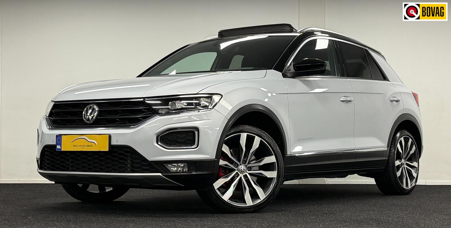 Volkswagen T-Roc - 2.0 TSI 4Motion Sport*Panodak*Trekhaak*DigiDisplay*19''*Carplay*Navi*DealerOh - AutoWereld.nl