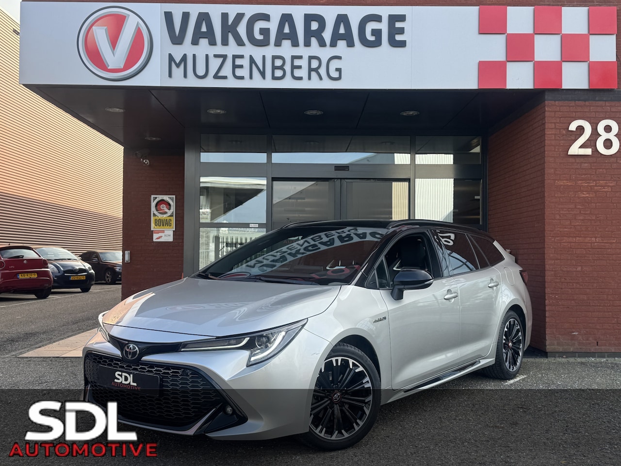 Toyota Corolla Touring Sports - 1.8 Hybrid GR-Sport // NAVI // ADAPTIVE CRUISE // CLIMA // CAMERA // APPLE CARPLAY - ANDRO - AutoWereld.nl