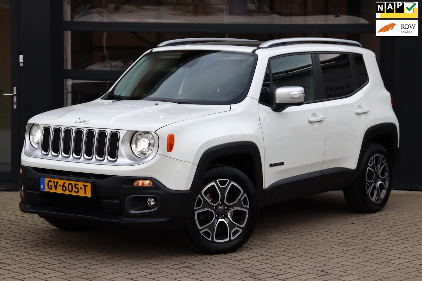 Jeep Renegade - 1.4 MultiAir Limited AWD | NAP | 170 PK | Pano | 4x4 | Stoel/Stuur Verwarming | Leder | Na - AutoWereld.nl