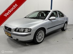 Volvo S60 - 2.3 T-5 251PK / LEER / YOUNGTIMER