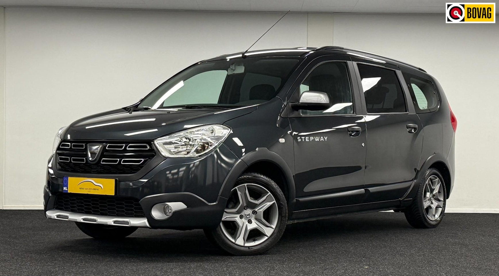 Dacia Lodgy - 1.6 SCE Lauréate 7pers*DealerOH*1eEigen*Navi*Camera*Bluetooth - AutoWereld.nl