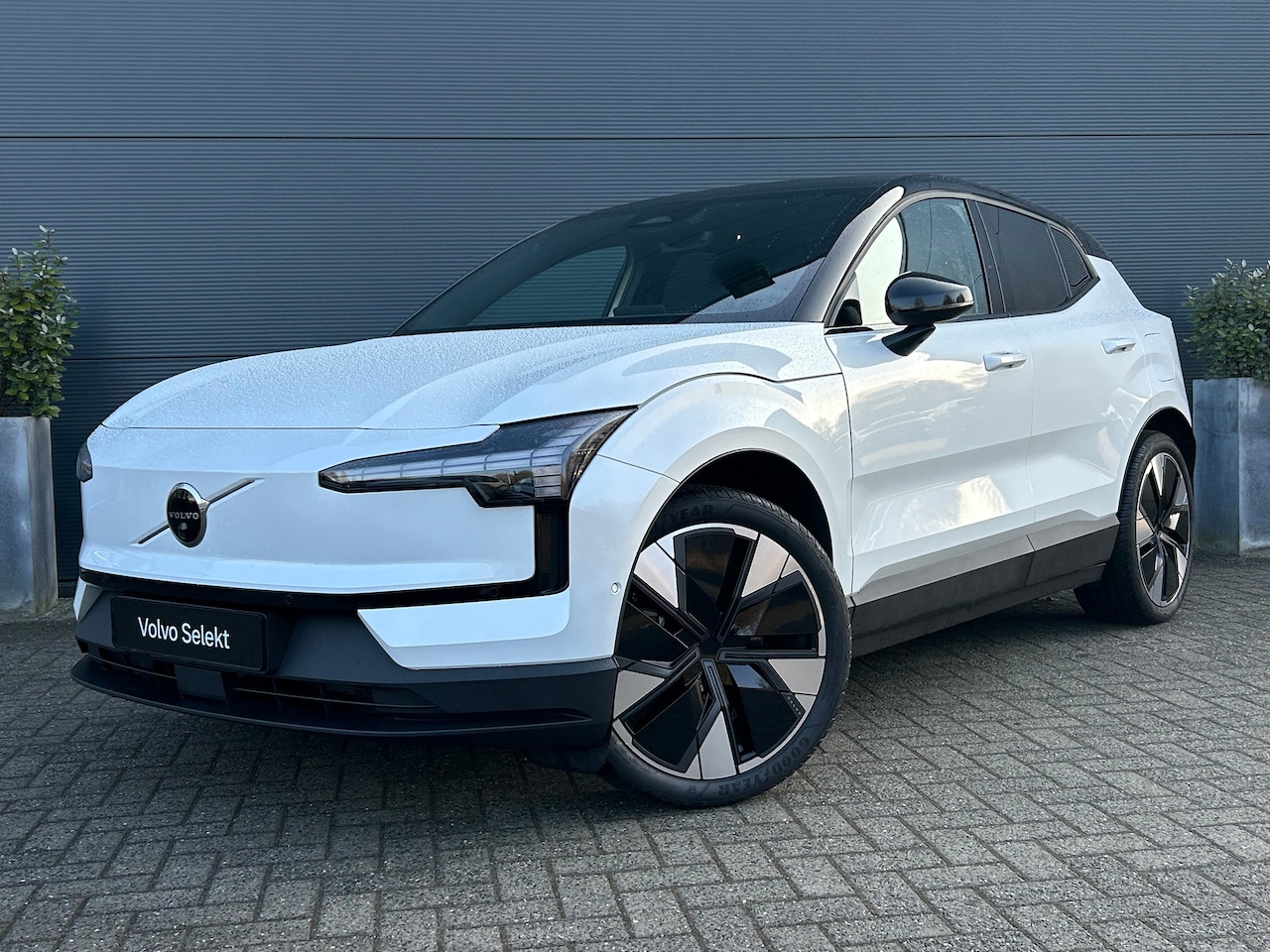 Volvo EX30 - Single Motor Extended Range Ultra 69 kWh | Pano | 20" | 360 camera | Memory | Climate | - AutoWereld.nl