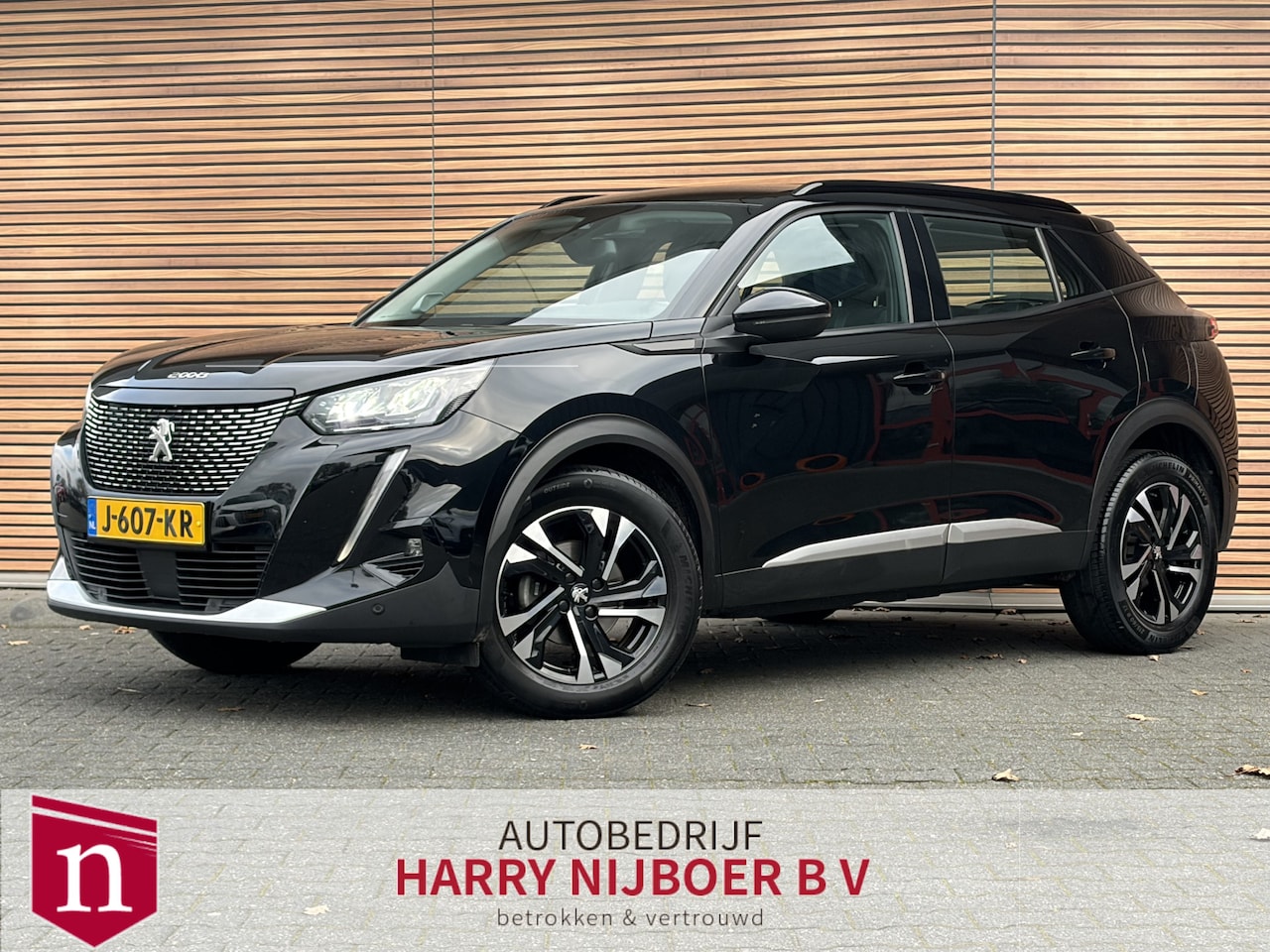 Peugeot 2008 - 1.2 PureTech Allure Carplay / Dab+ / Lm velgen / Start/stop systeem - AutoWereld.nl