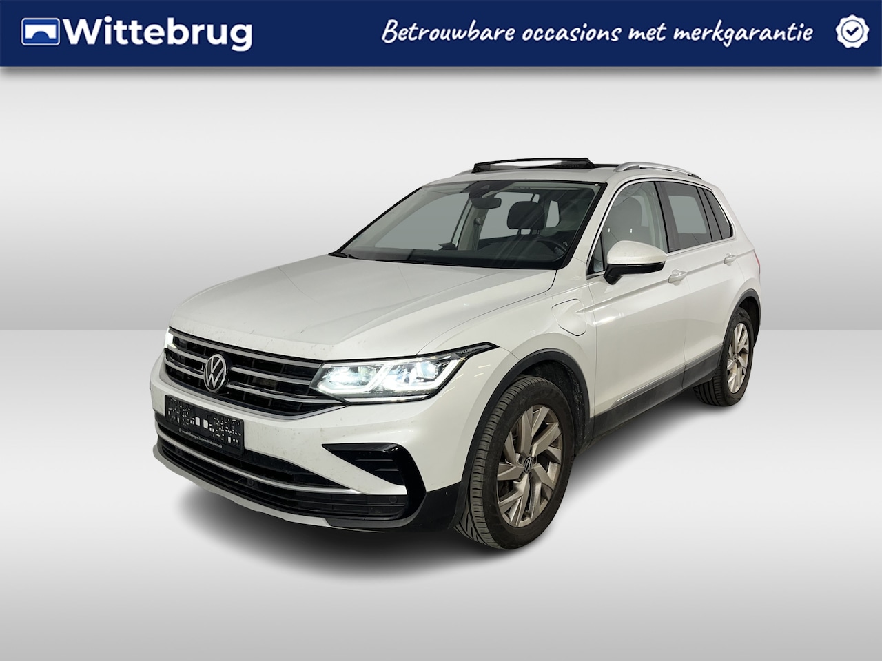 Volkswagen Tiguan - 1.4 TSI eHybrid Elegance / AUTOMAAT/ 245 PK/ PANO/ TREKHAAK/ CAMERA/ PARK. SENSOREN/ ERGO - AutoWereld.nl