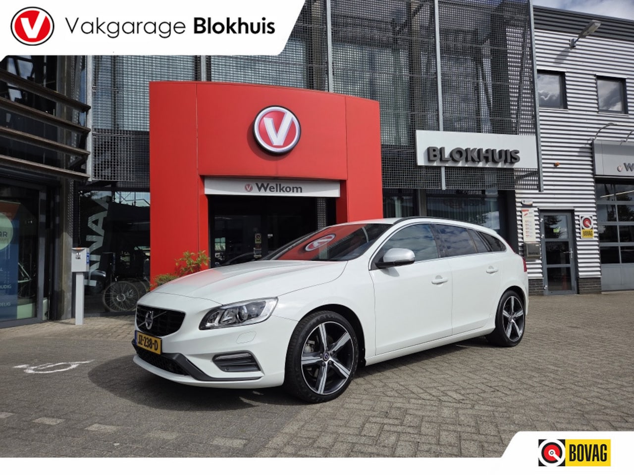 Volvo V60 - 1.5 A/T T3 153PK R-Design | Navi | Leer | Trekhaak - AutoWereld.nl