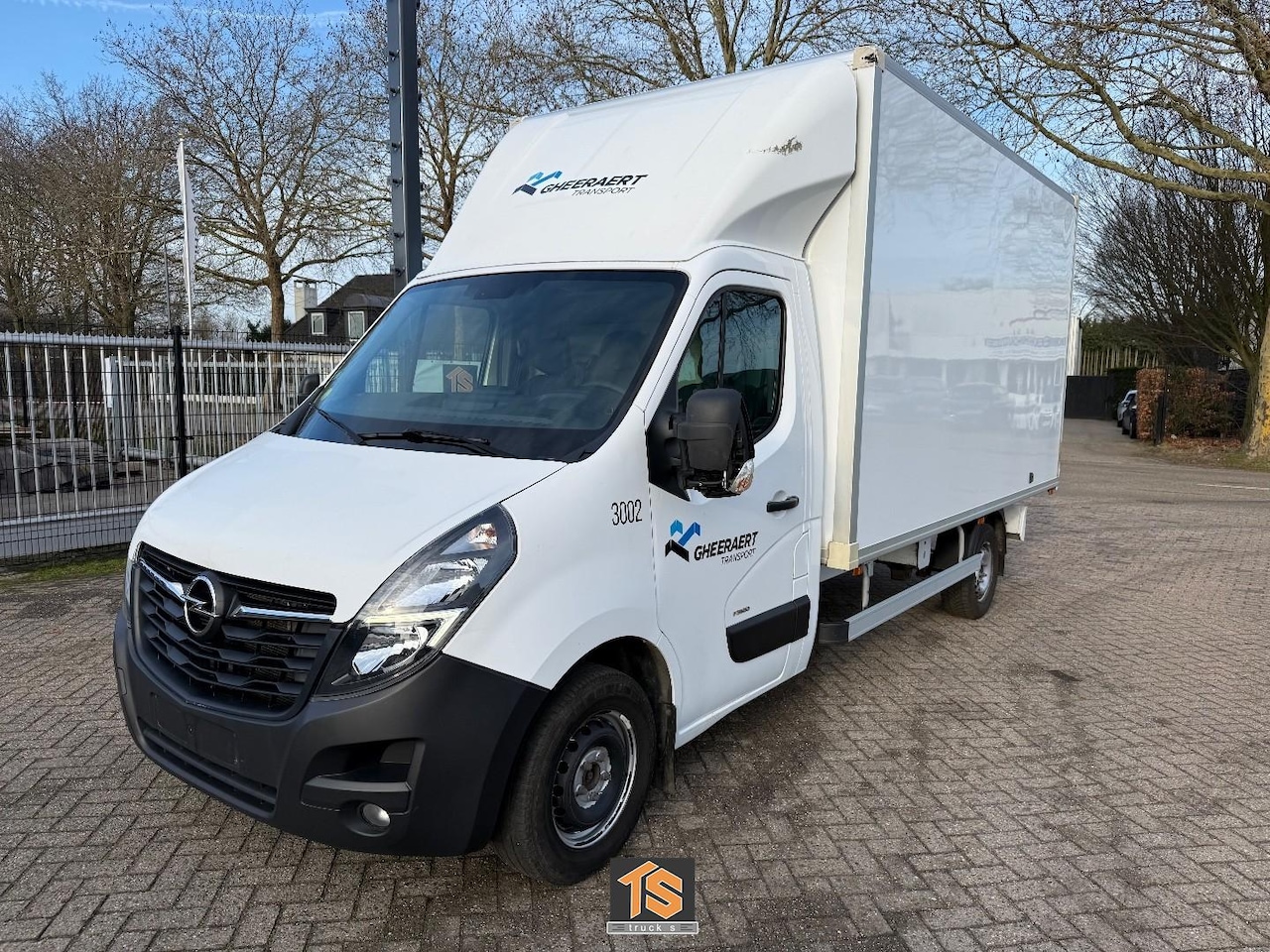 Opel Movano - F3500 - KOFFER/BOX - BELGIUM TRUCK - 3.5 TON - MANUAL - NAVIGATION - AutoWereld.nl