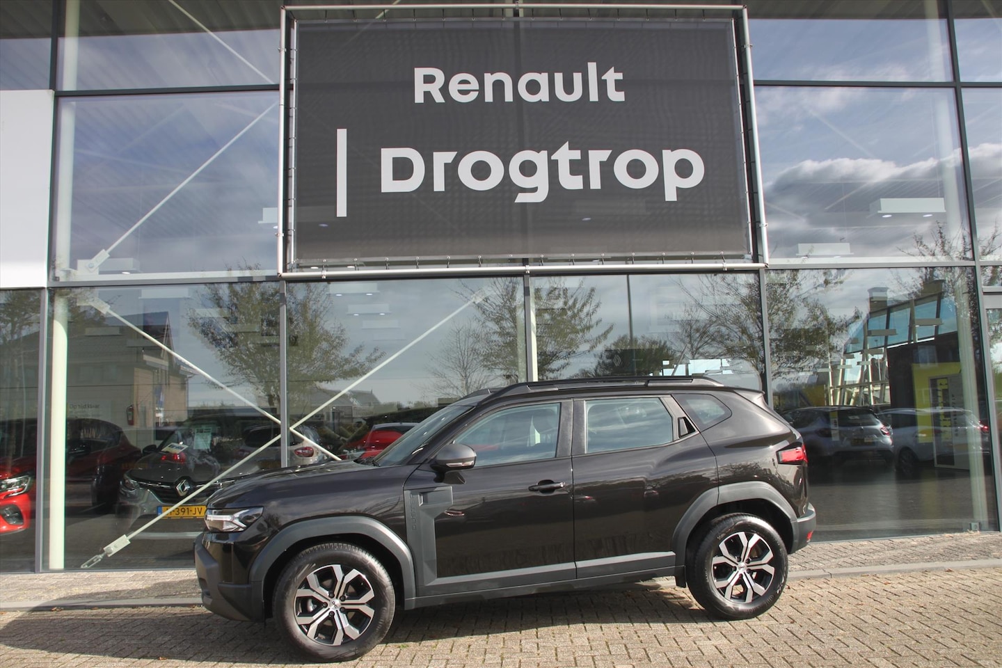 Dacia Duster - 130PK-EXPRESSION-12DKM-NAVI-CRUISE-CAMERA-NIEUW !- - AutoWereld.nl