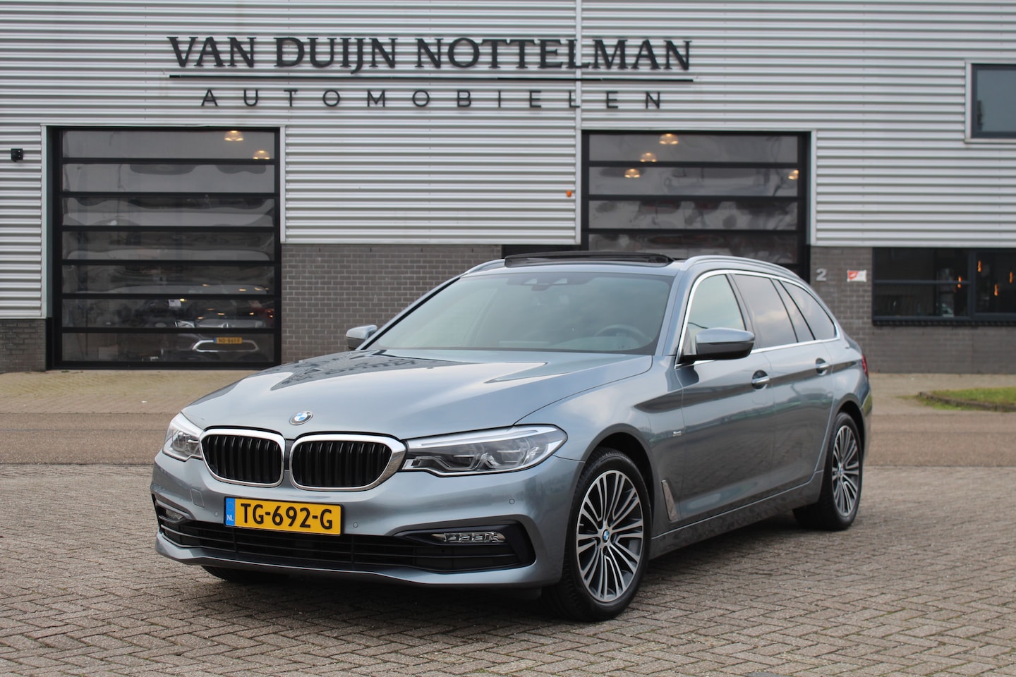 BMW 5-serie Touring - 520d High Executive / Panoramadak / N.A.P. - AutoWereld.nl