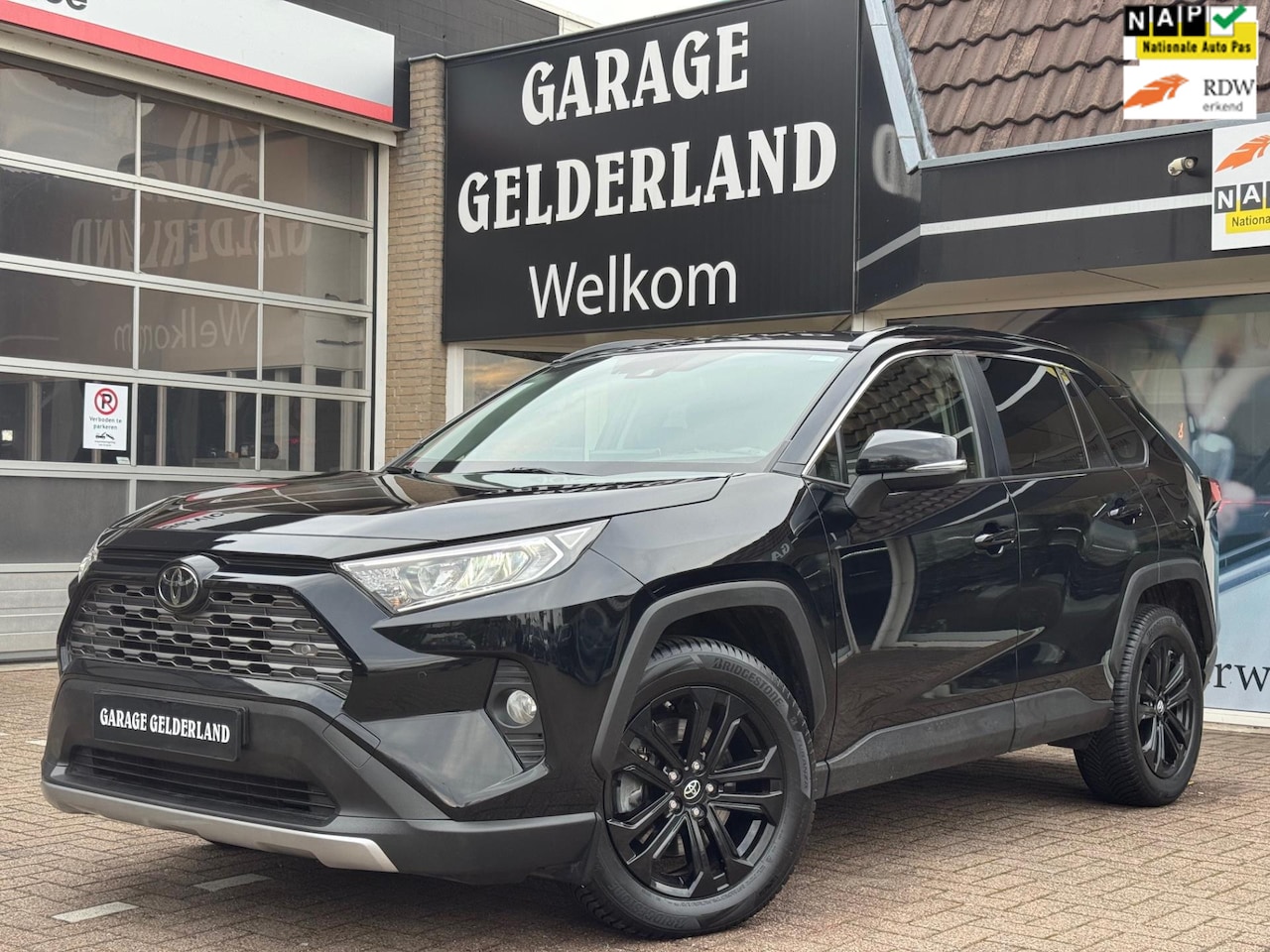 Toyota RAV4 - 2.5 Hybrid AWD Black Edition | Leder | Full-Led | Apple/Android | Camera | ACC | Trekhaak - AutoWereld.nl