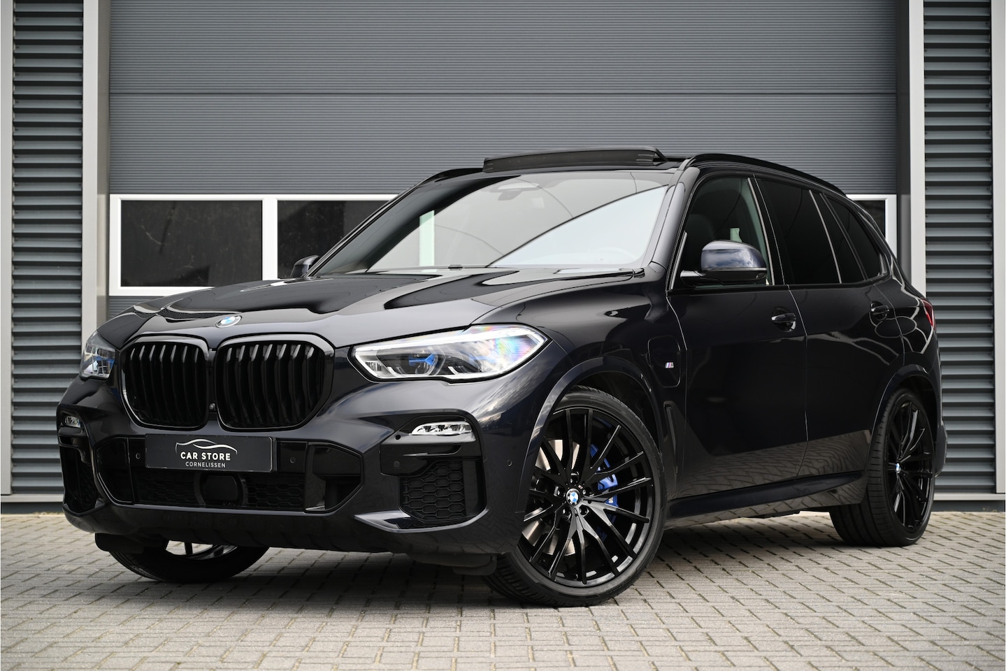 BMW X5 - xDrive45e M-SPORT / PANO / MASSAGE / SOFTCLOSE / 4WIELSTURING / LASER / HUD / TREKHAAK / B - AutoWereld.nl