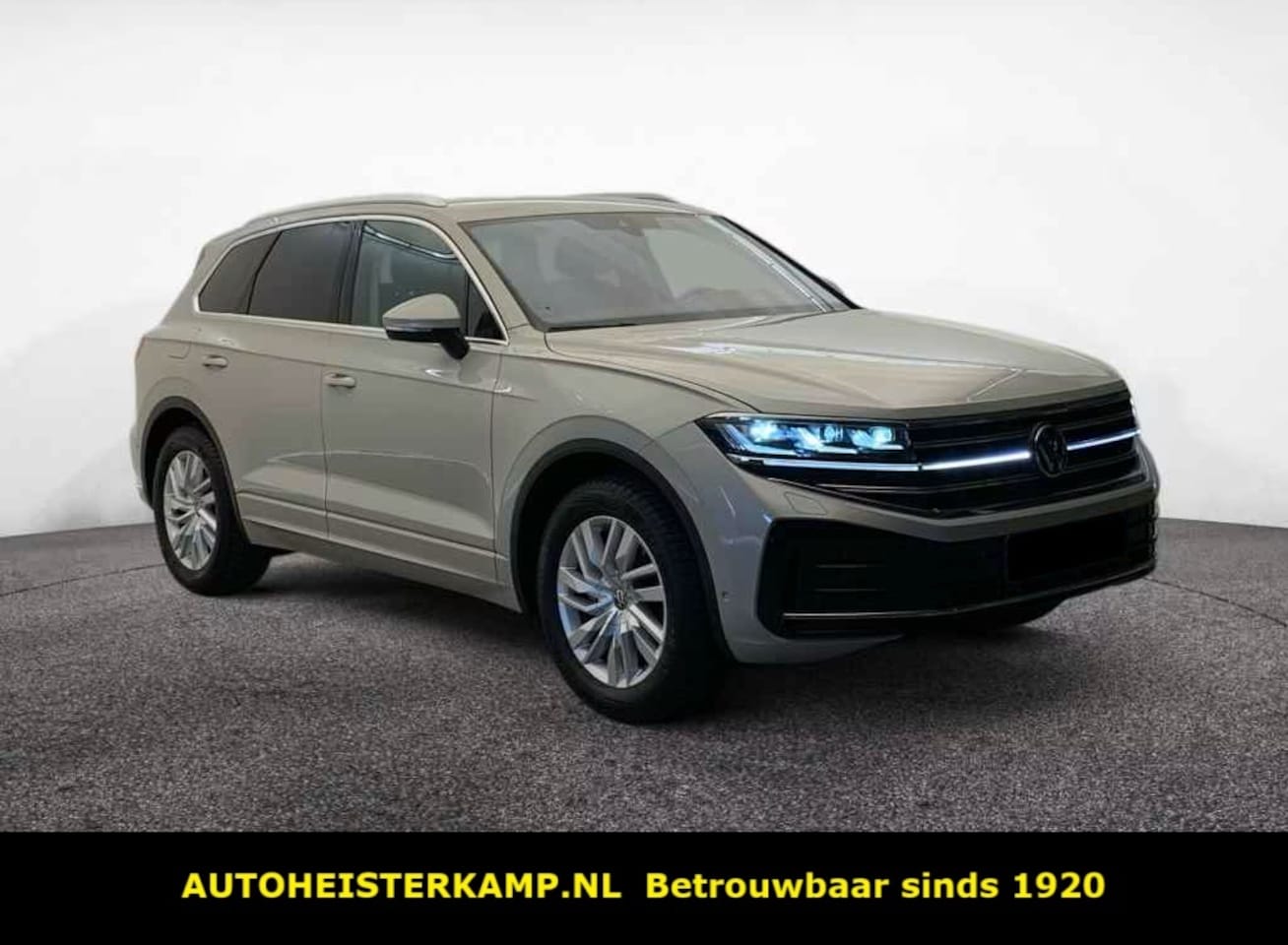 Volkswagen Touareg - 3.0 TDI Elegance Grijs Kenteken ACC Luchtvering Comfortstoelen Trekhaak - AutoWereld.nl
