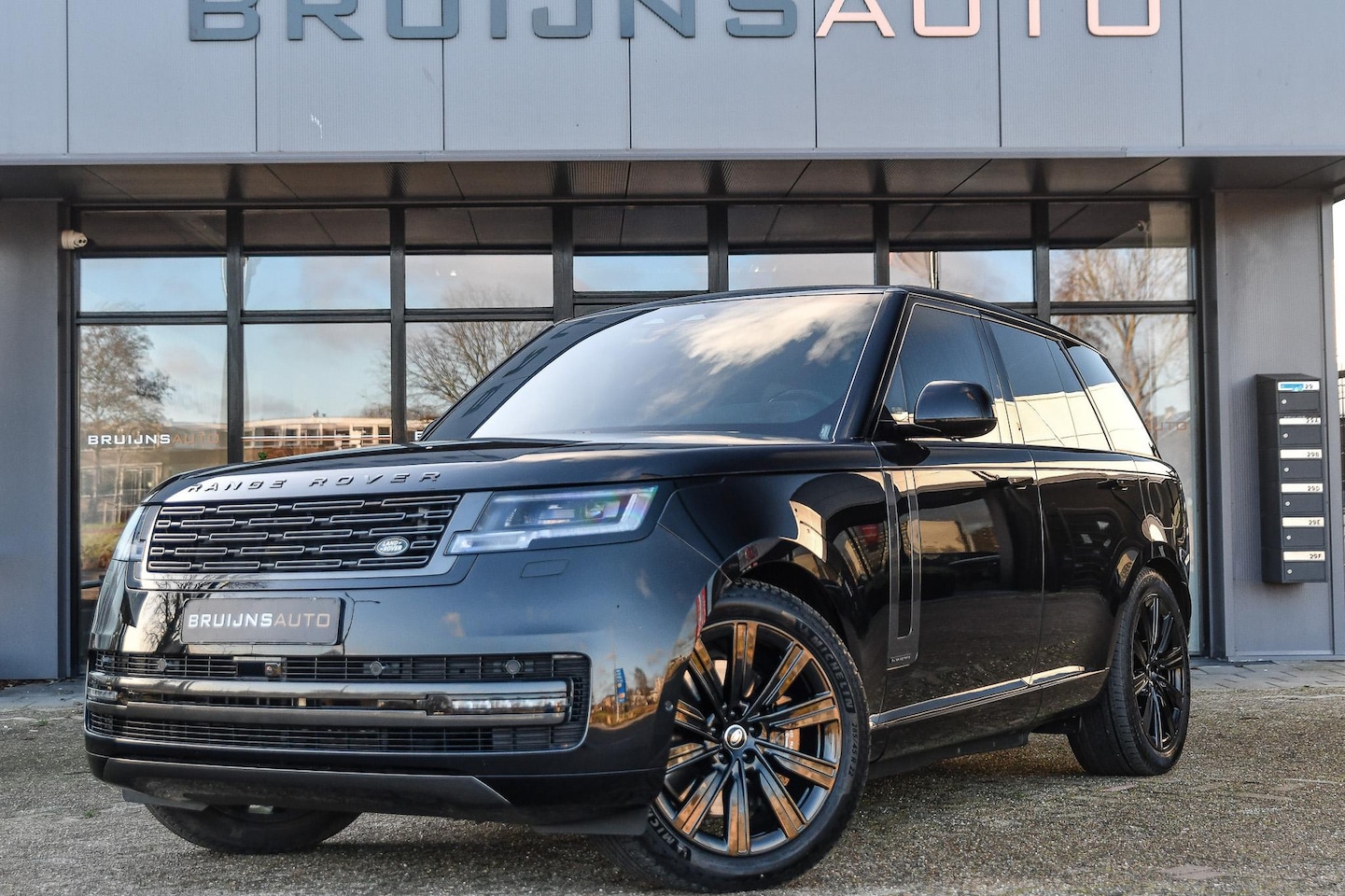 Land Rover Range Rover - 3.0 P550e Autobiography PHEV - AutoWereld.nl