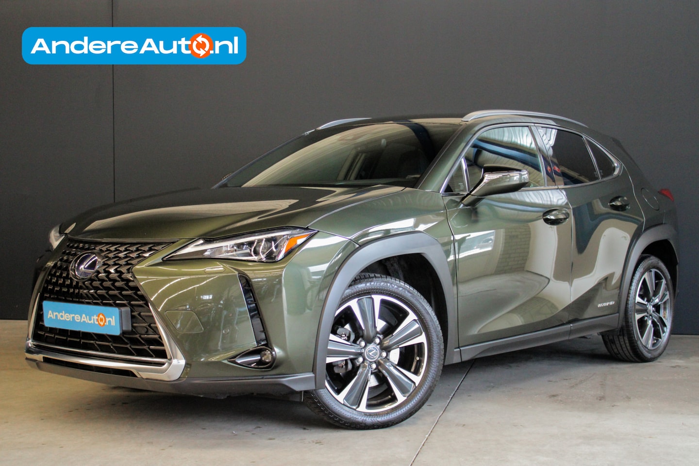 Lexus UX - 250h Preference Line |stoel/stuurverwarming|parkeersensoren|18"|Apple/Android|ACC| - AutoWereld.nl