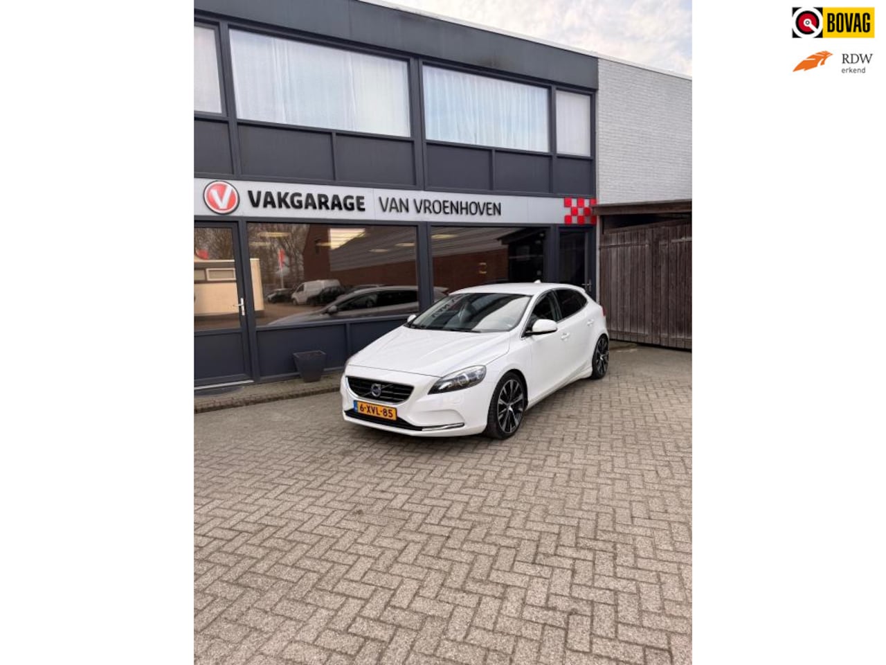 Volvo V40 - 2.0 D4 Momentum Business 2.0 D4 Momentum Business - AutoWereld.nl