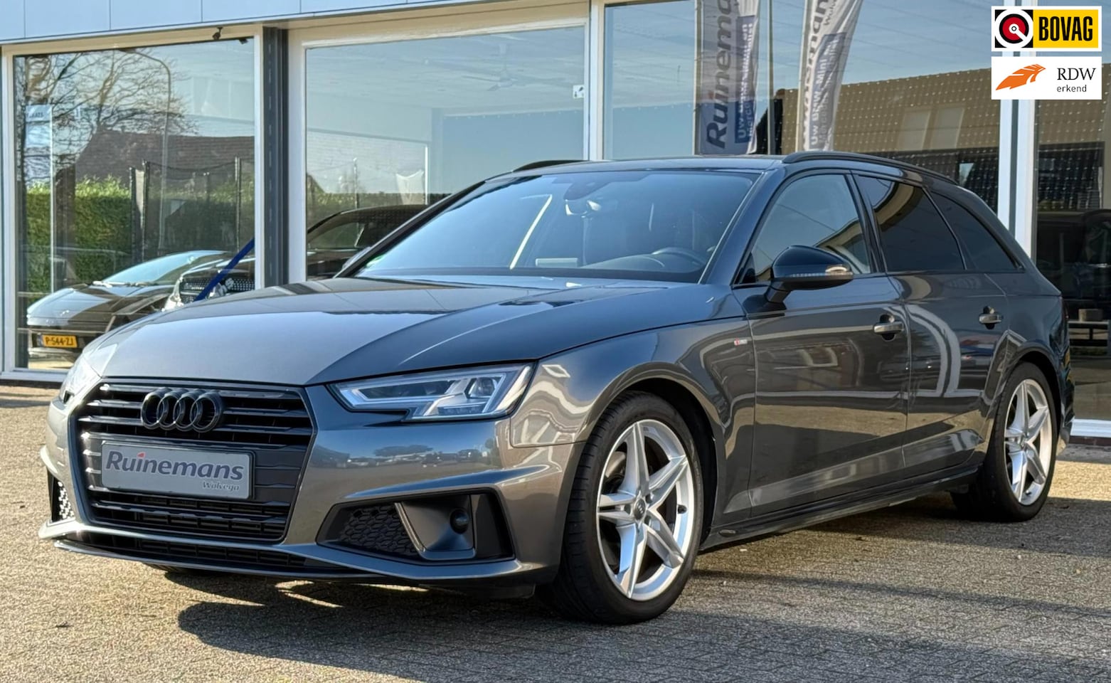Audi A4 Avant - 35 TFSI / S LINE / LEER / LED / NL AUTO / TREKHAAK - AutoWereld.nl