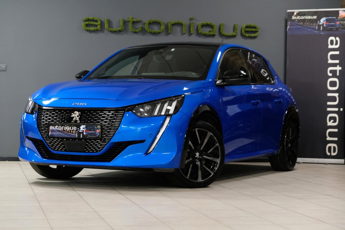 Peugeot 208 - 1.2 PureTech GT Pack *PANORAMADAK* Leder/Alcantara|Apple Carplay/Camera - AutoWereld.nl