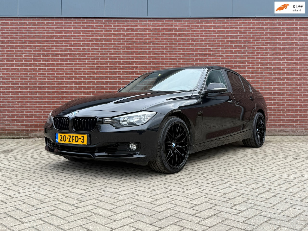 BMW 3-serie - 320i Executive / NAP / Airco / Cruise / PDC - AutoWereld.nl