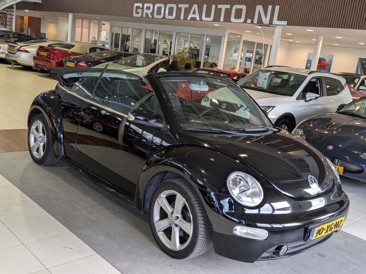 Volkswagen New Beetle Cabriolet - 2.0 Highline Automaat Airco, Stoelverwarming, Stuurbekrachtiging - AutoWereld.nl