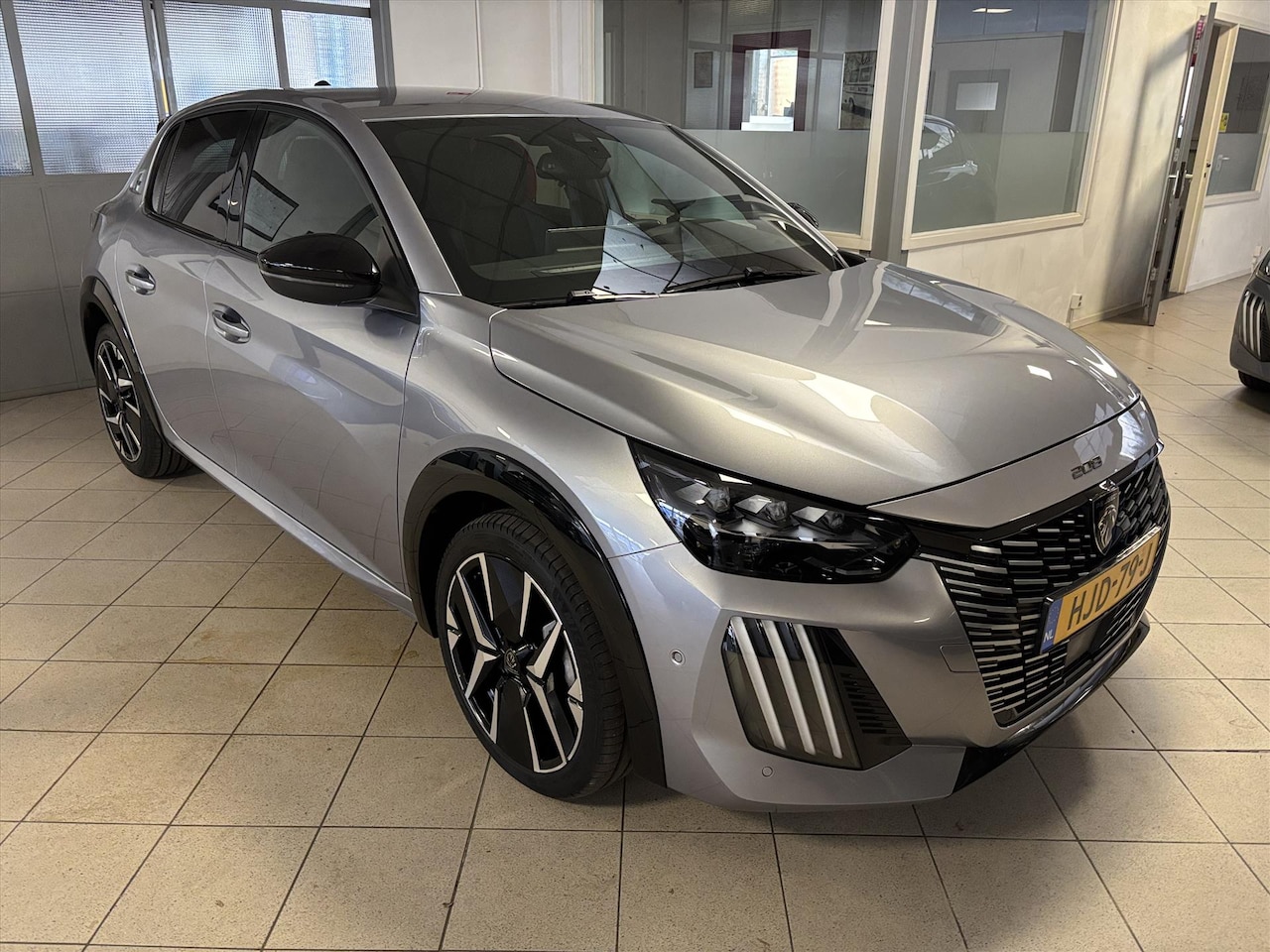 Peugeot 208 - 1.2 Hybrid 136 e-DCS6 GT - AutoWereld.nl