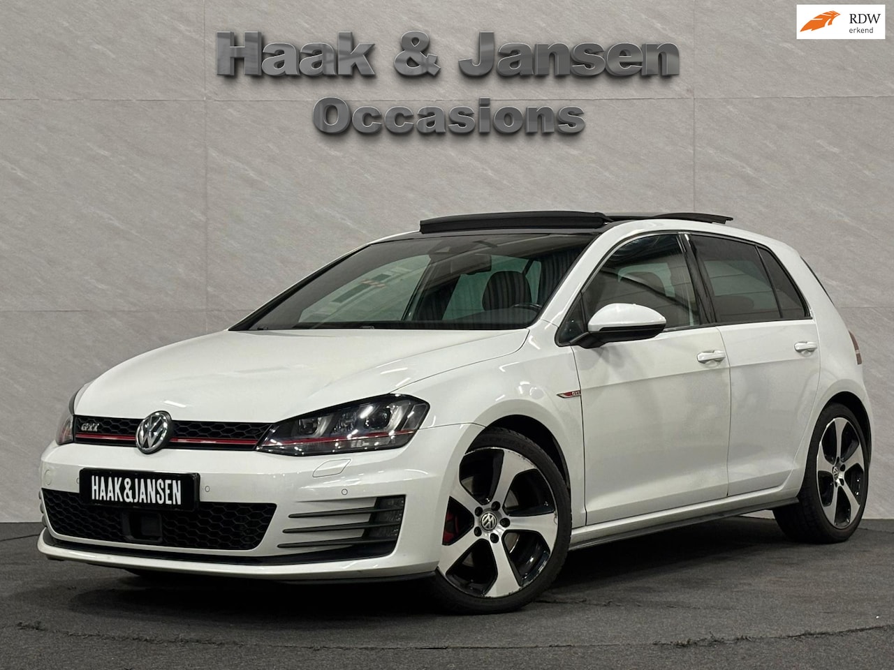 Volkswagen Golf - 2.0 TSI GTI Performance - Panoramdak - Cruise - Stoelverwarming - AutoWereld.nl