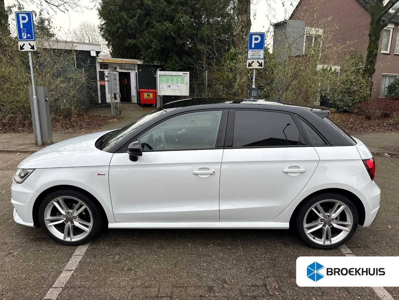 Audi A1 Sportback - 1.0 TFSI Adrenalin S-Line | S-Line | Navigatie | Lichtmetaal | Airconditioning | Zwart dak - AutoWereld.nl