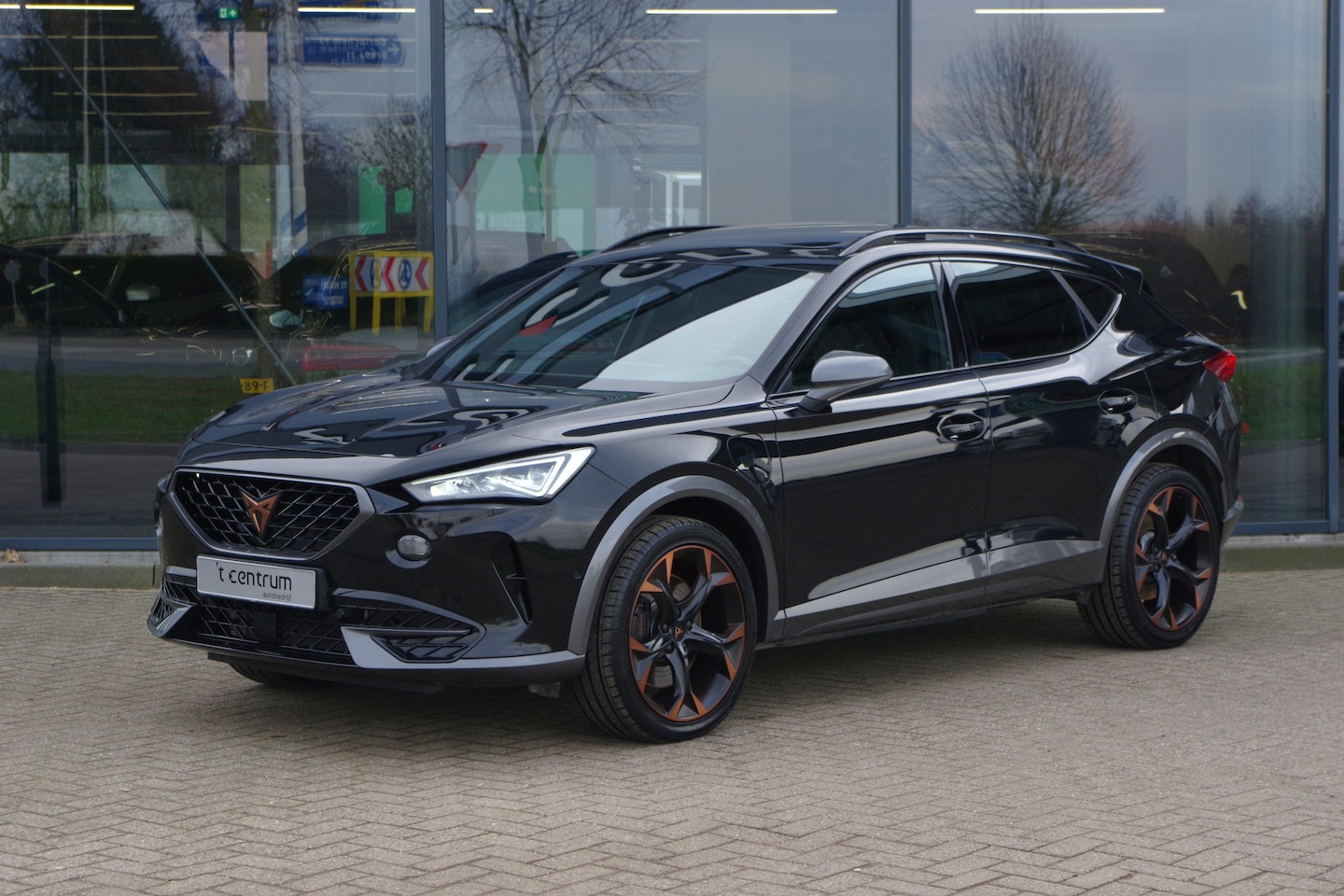 CUPRA Formentor - 1.4 e-Hybrid VZ Copper Edition 1.4 e-Hybrid 245 PK VZ Copper Edition, Panoramadak, Trekhaak, Memory, Camera - AutoWereld.nl