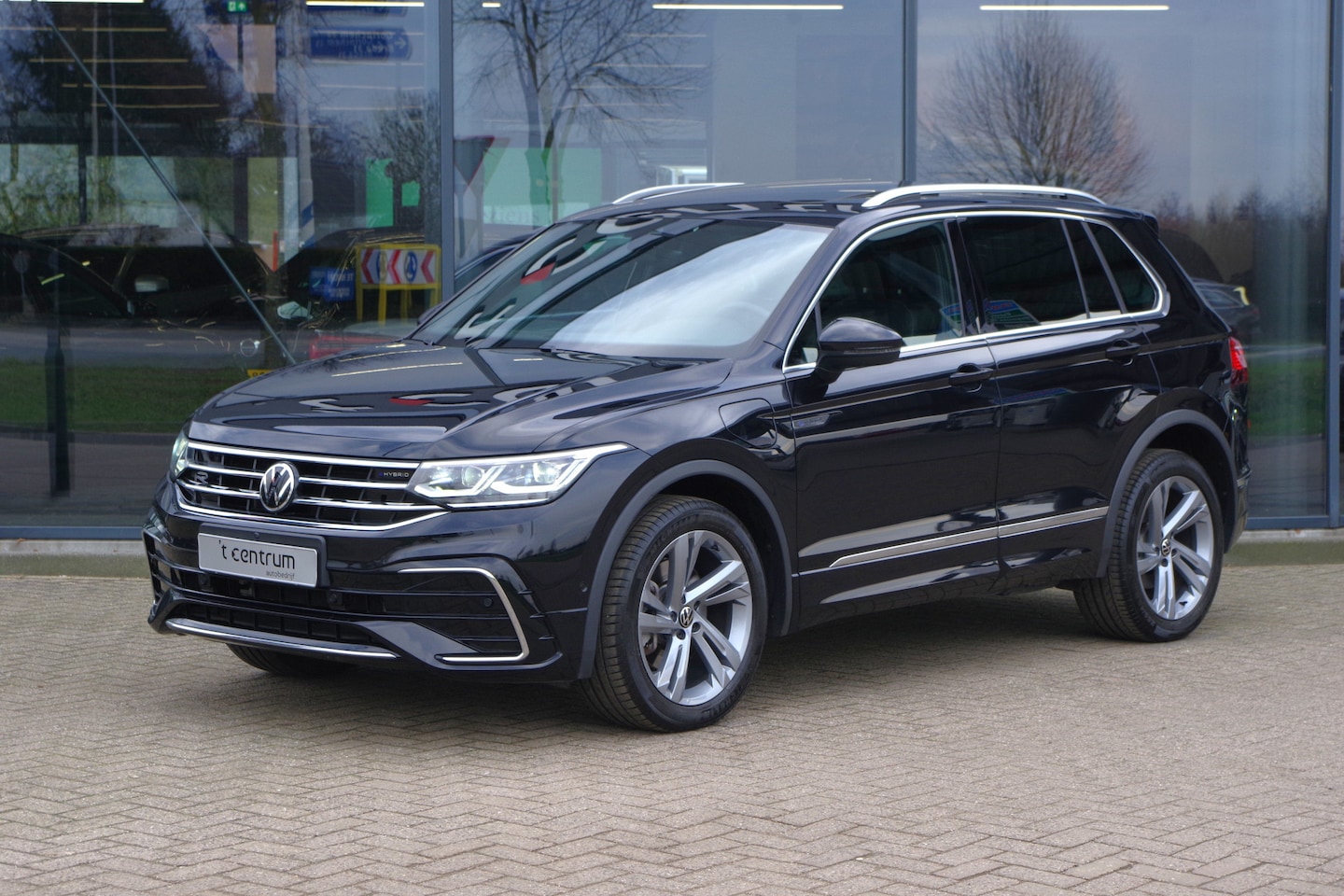 Volkswagen Tiguan - 1.4 TSI eHybrid 245 PK R-Line BNS+, Leder, Panoramadak, 360 Camera, IQ-LED - AutoWereld.nl