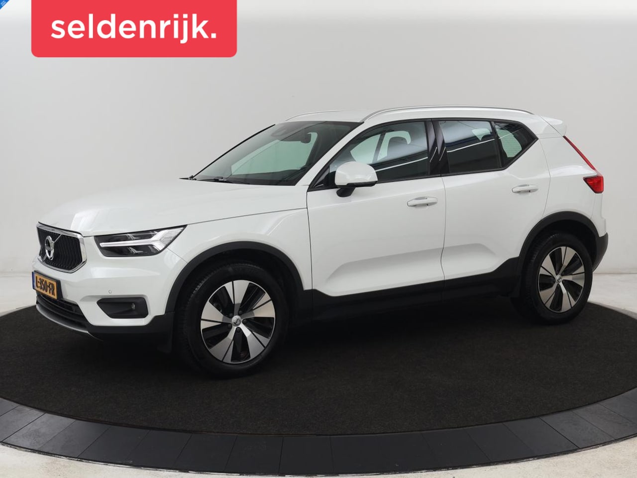 Volvo XC40 - 1.5 T2 Business Pro | Trekhaak | Camera | Carplay | Adaptive cruise | Keyless | Full LED | - AutoWereld.nl