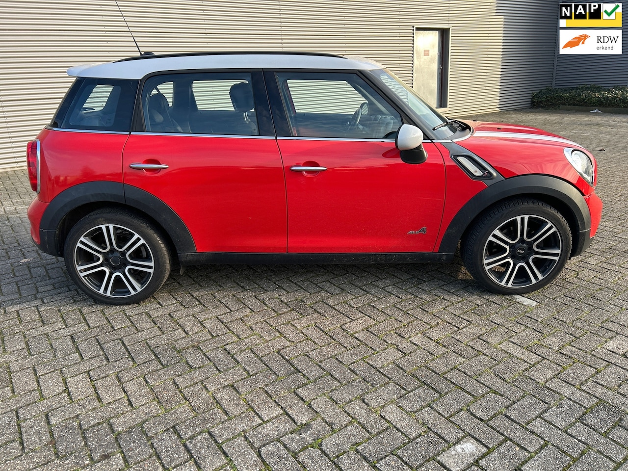MINI Countryman - Mini 1.6 Cooper S ALL4 Chili Panorama dak, zeer sportieve auto - AutoWereld.nl