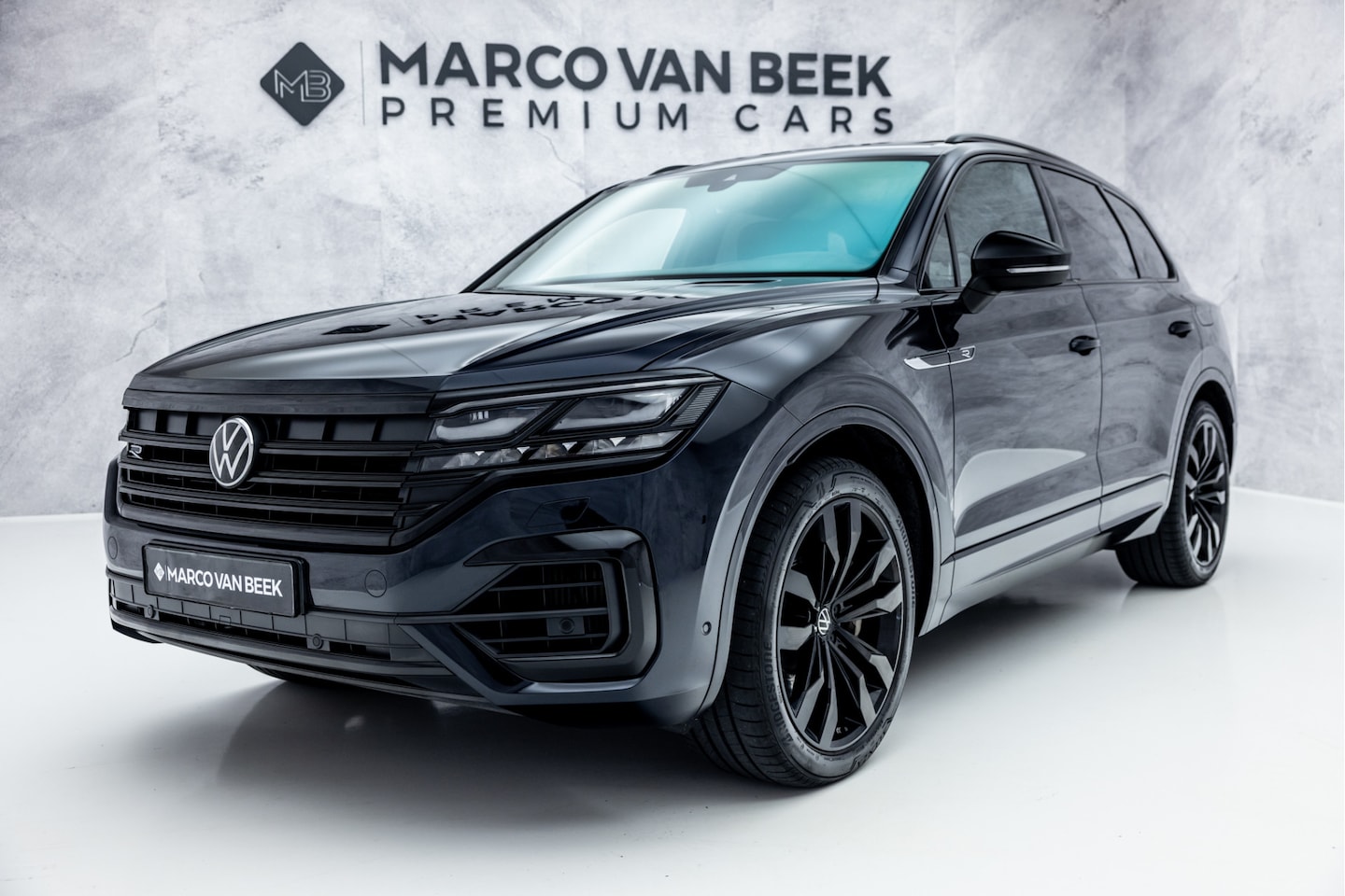 Volkswagen Touareg - R 3.0 TSi eHybrid 4MOTION 462 PK | Pano | Luchtvering | 21" | E-Trekhaak | Stoelventilatie - AutoWereld.nl