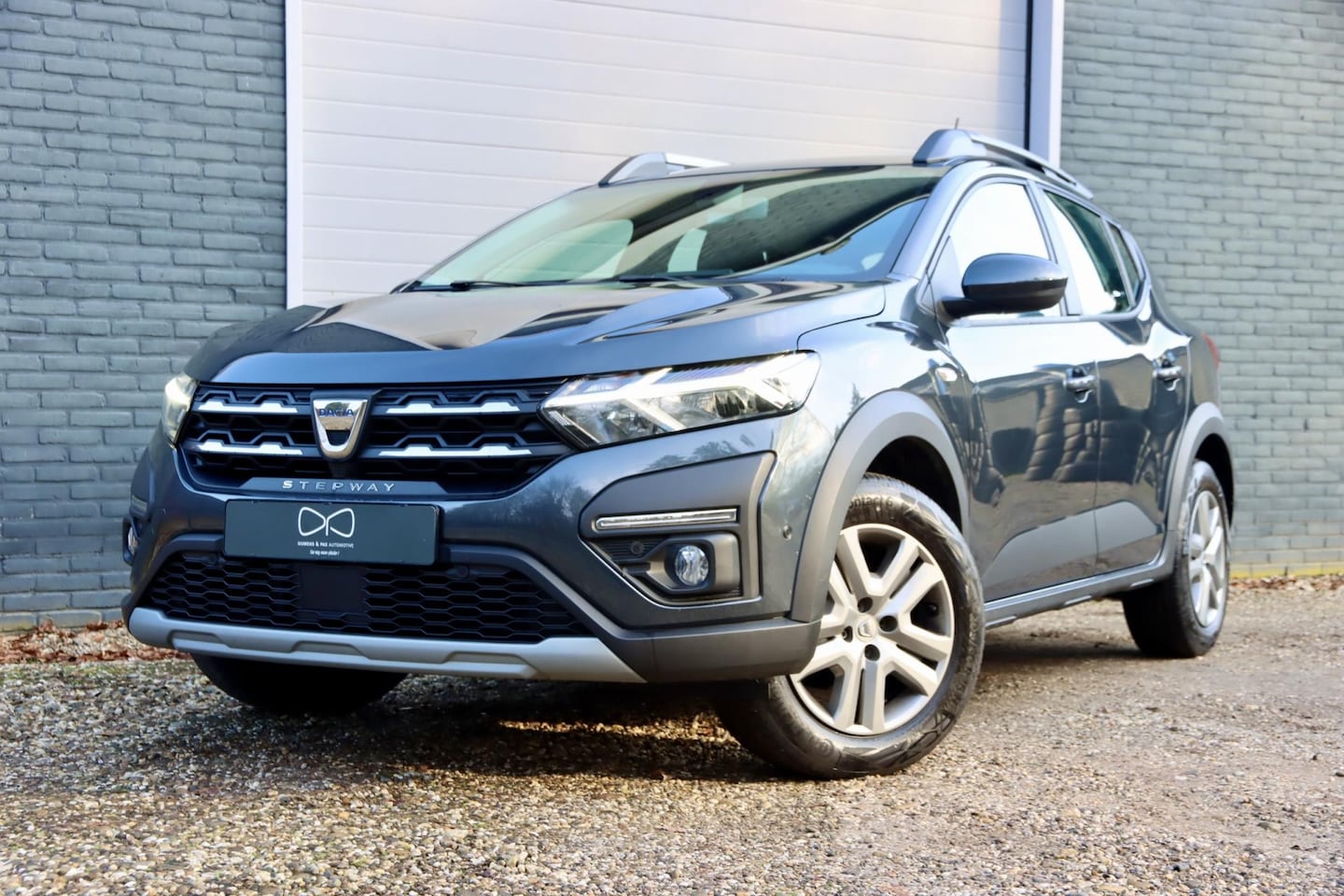 Dacia Sandero Stepway - 1.0 TCe 90 Expression | AUTOMAAT | NAVIGATIE | CAMERA | LED - AutoWereld.nl