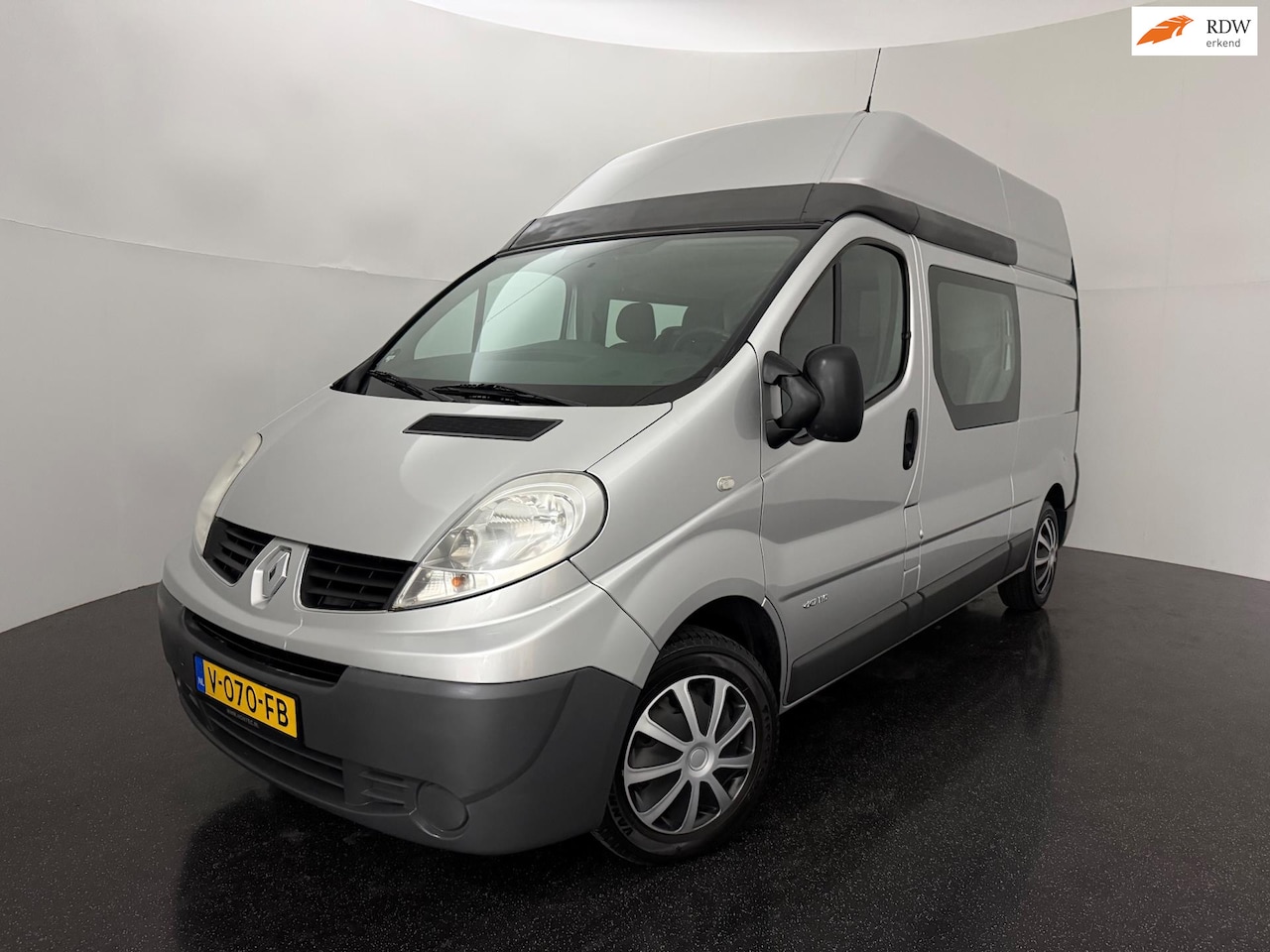 Renault Trafic - 2.0 dCi T29 L2H2 DC / 6 zits / Trekhaak / Navi - AutoWereld.nl