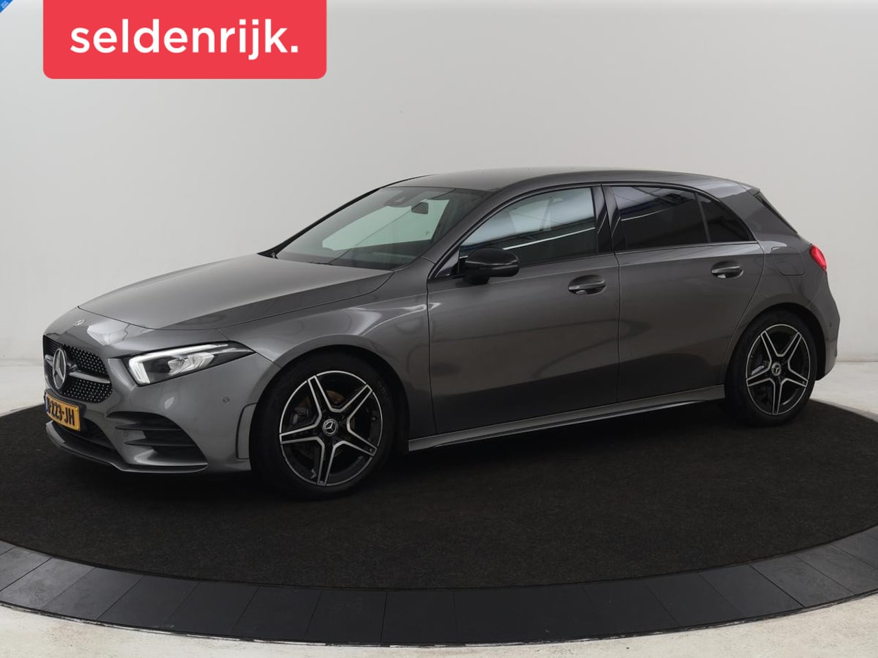 Mercedes-Benz A-klasse - 180 AMG | Stoelverwarming | Leder/Alcantara | Sfeerverlichting | Widescreen | Full LED | P - AutoWereld.nl