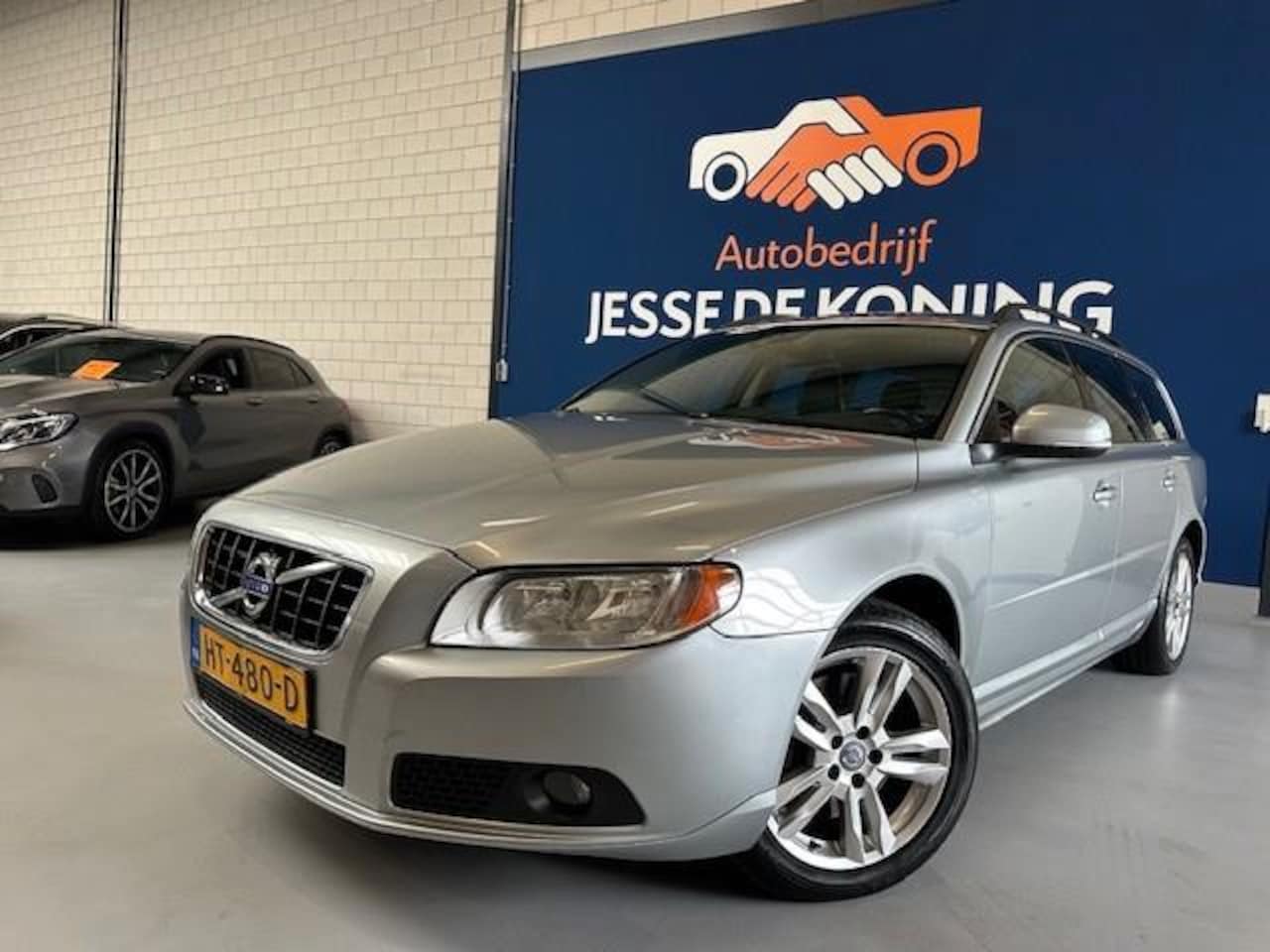 Volvo V70 - 2.0 D3 Summum automaat diesel / bj.2011 / leder/navigatie/climate/trekhaak/ cruise/APK tot - AutoWereld.nl