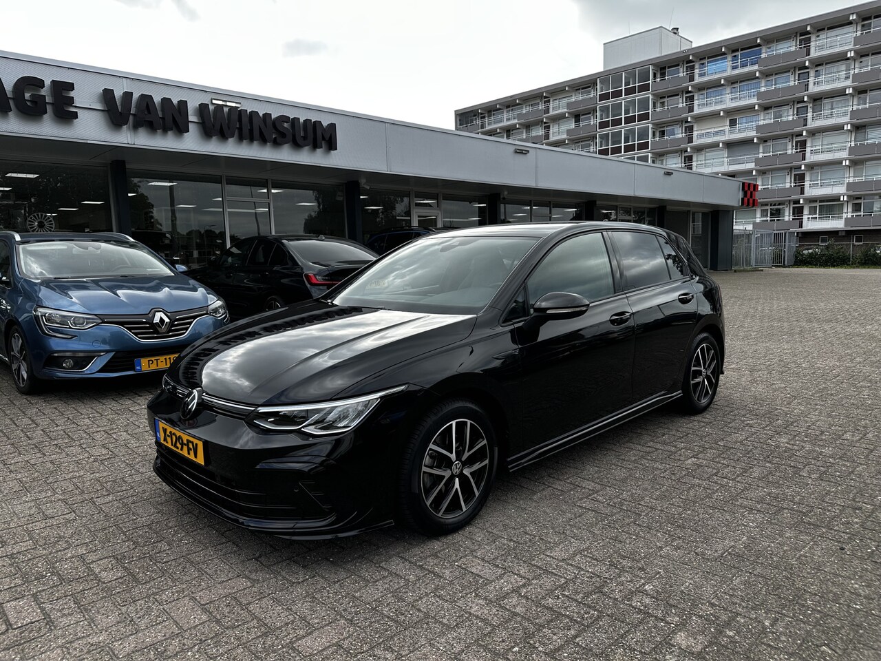 Volkswagen Golf - 1.5 eTSI R-Line Lmv Adcruise Pdc Applecarplay Navi Acamera Automaat Nap - AutoWereld.nl