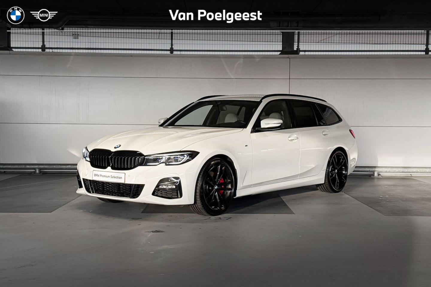 BMW 3-serie Touring - 318i M-Sport M-Sport / 19inch / Getinte ramen / Hifi Audio systeem / Stoelverwarming - AutoWereld.nl