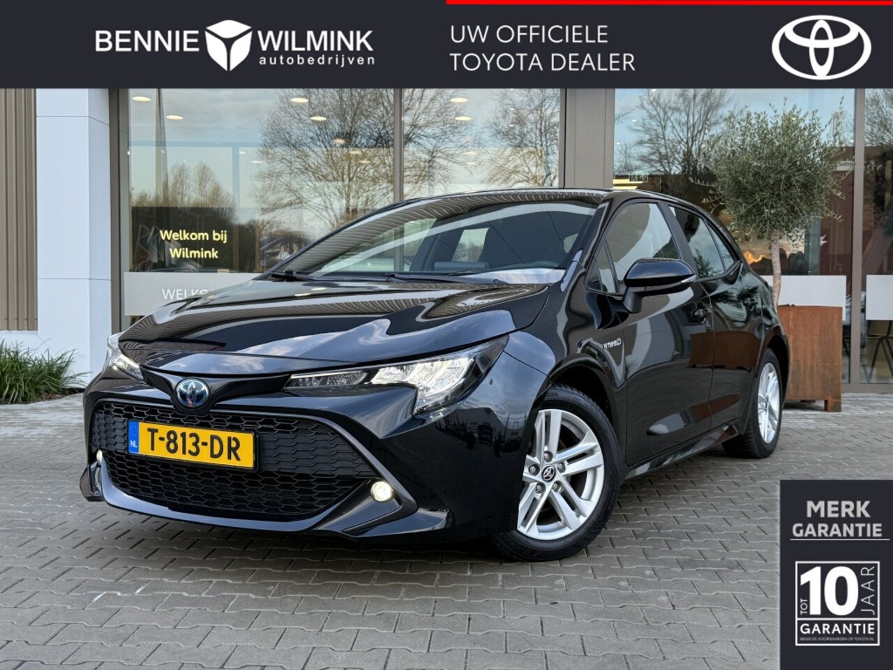 Toyota Corolla - 1.8 Hybrid Active | Navigatie | All Seasons - AutoWereld.nl