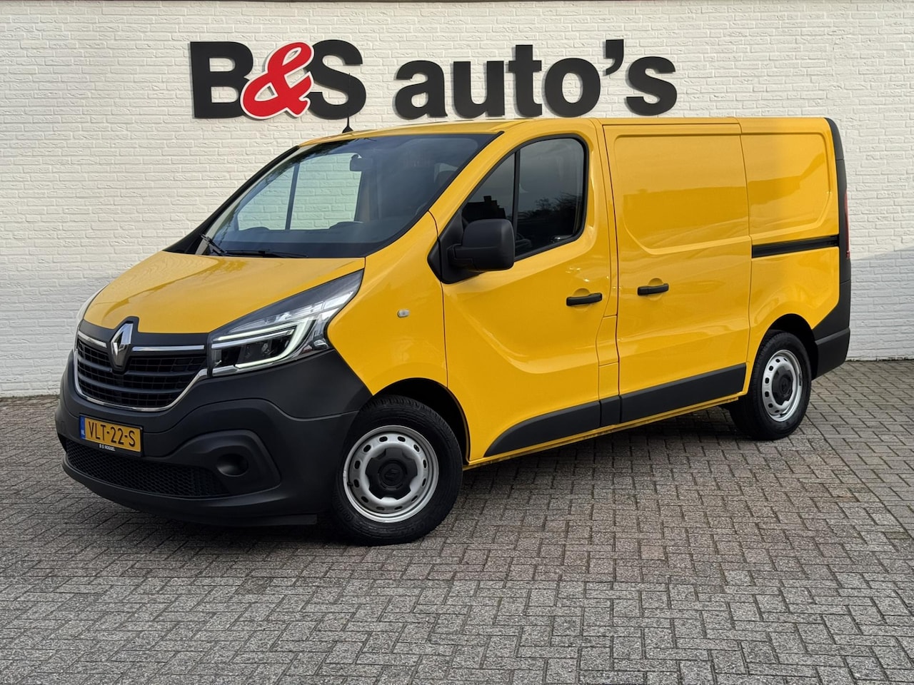 Renault Trafic - 2.0 dCi 145 T27 L1H1 Comfort Automaat Navigatie Airco Cruise DAB Apple / Android LED kopla - AutoWereld.nl