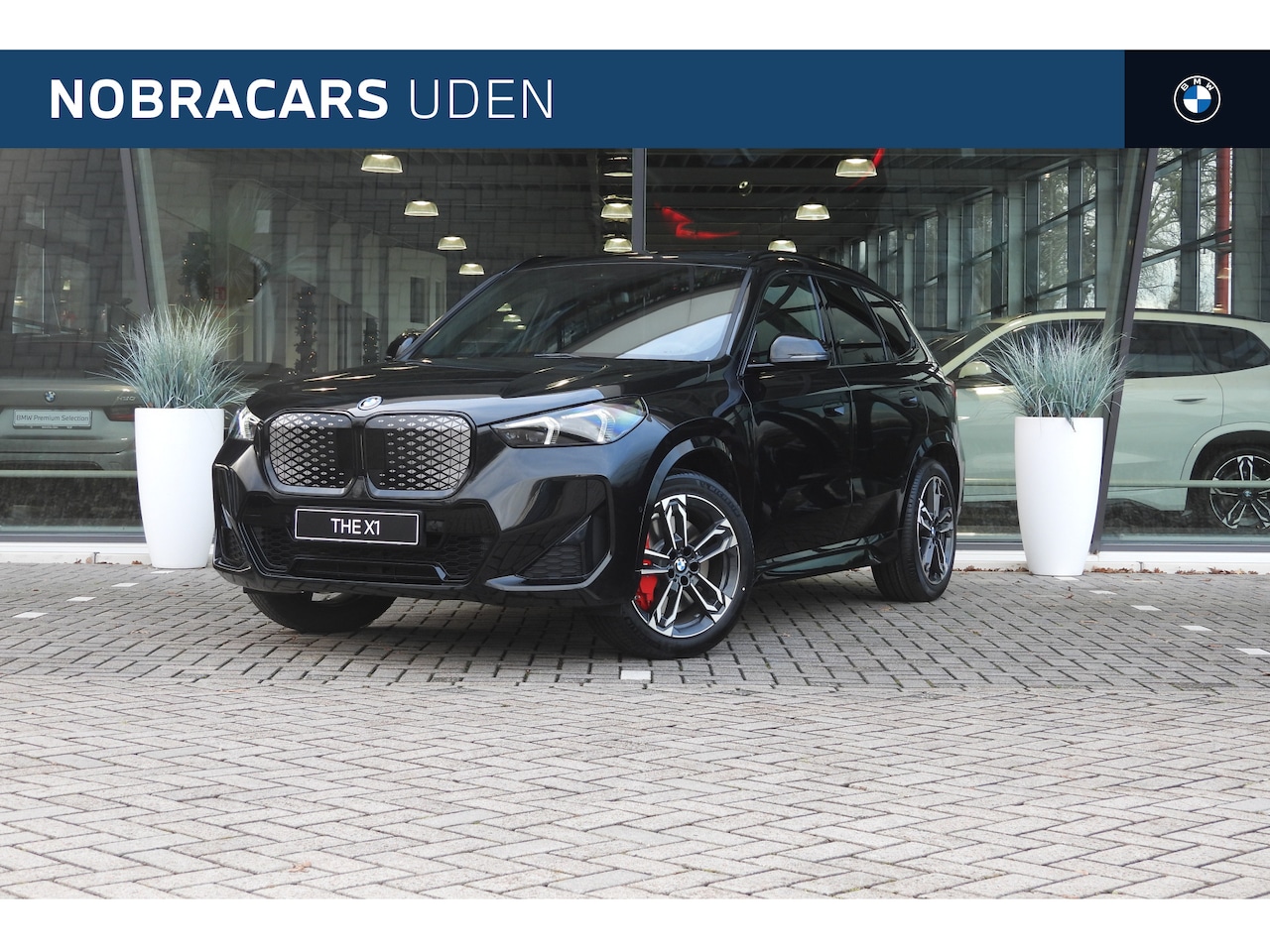 BMW iX1 - xDrive30 M Sport / Panoramadak / Trekhaak / Sportstoelen / M Adaptief onderstel / Comfort - AutoWereld.nl