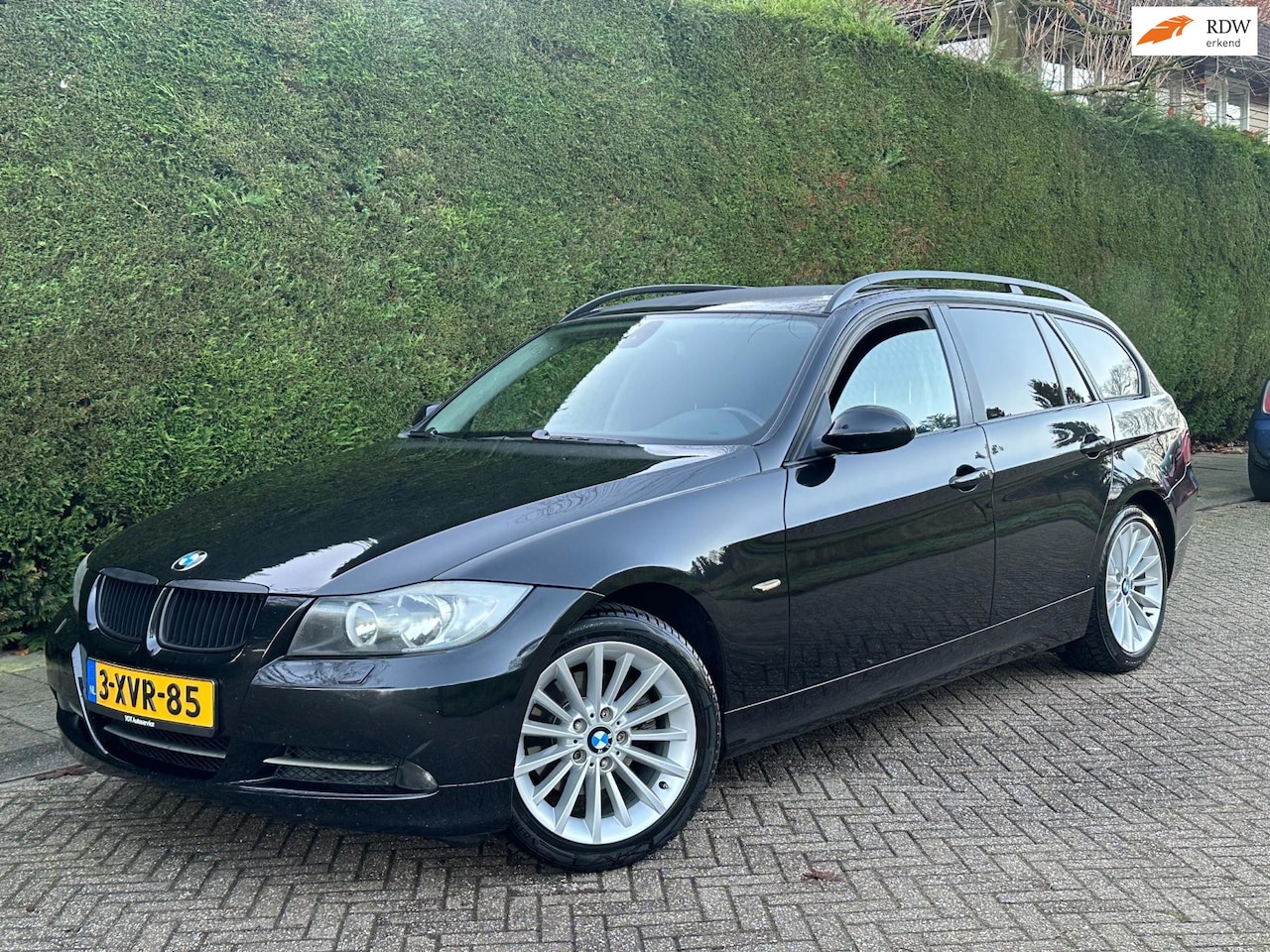 BMW 3-serie Touring - 320i /AUTOMAAT/CRUISE/PDC/LEER/RIJDTGOED/ - AutoWereld.nl