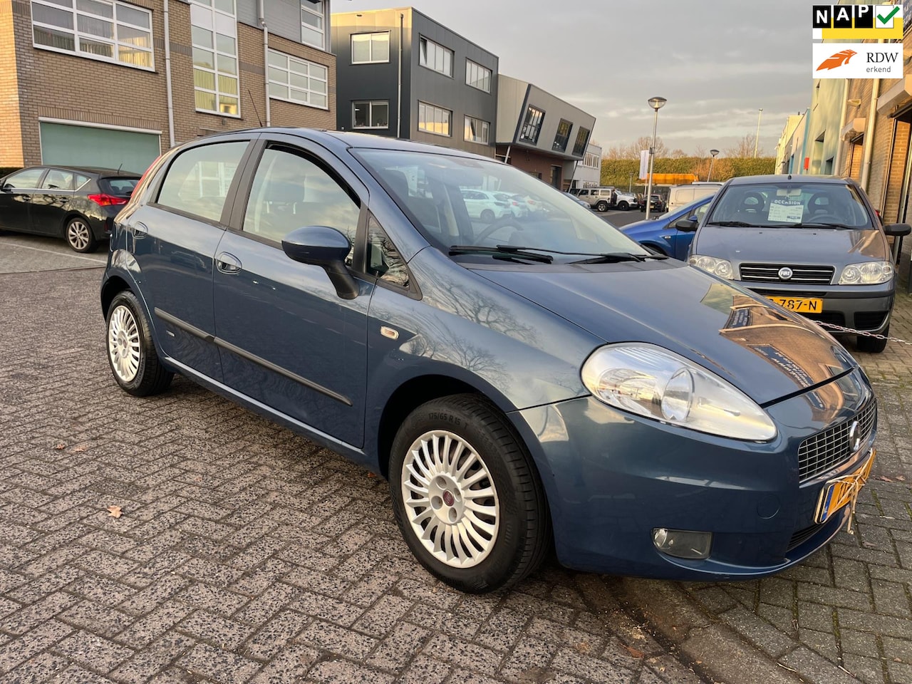 Fiat Grande Punto - 1.4 Dynamic 5 deurs nieuwe apk. - AutoWereld.nl