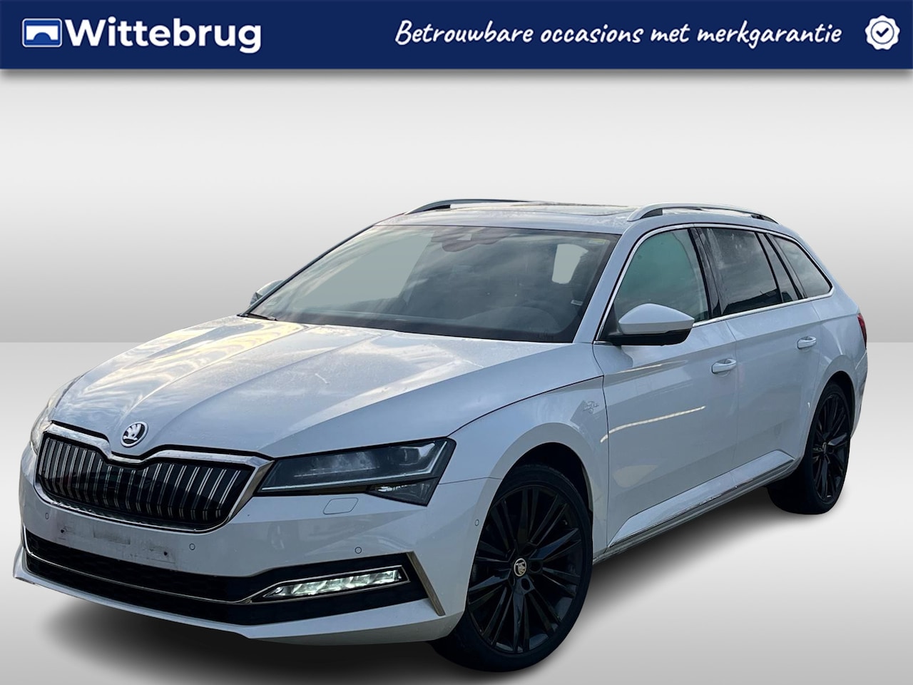 Skoda Superb Combi - 1.4 TSI 218pk iV Laurin & Klement DSG / Panorama dak / Leder / LED Matrix / Navigatie Pro - AutoWereld.nl
