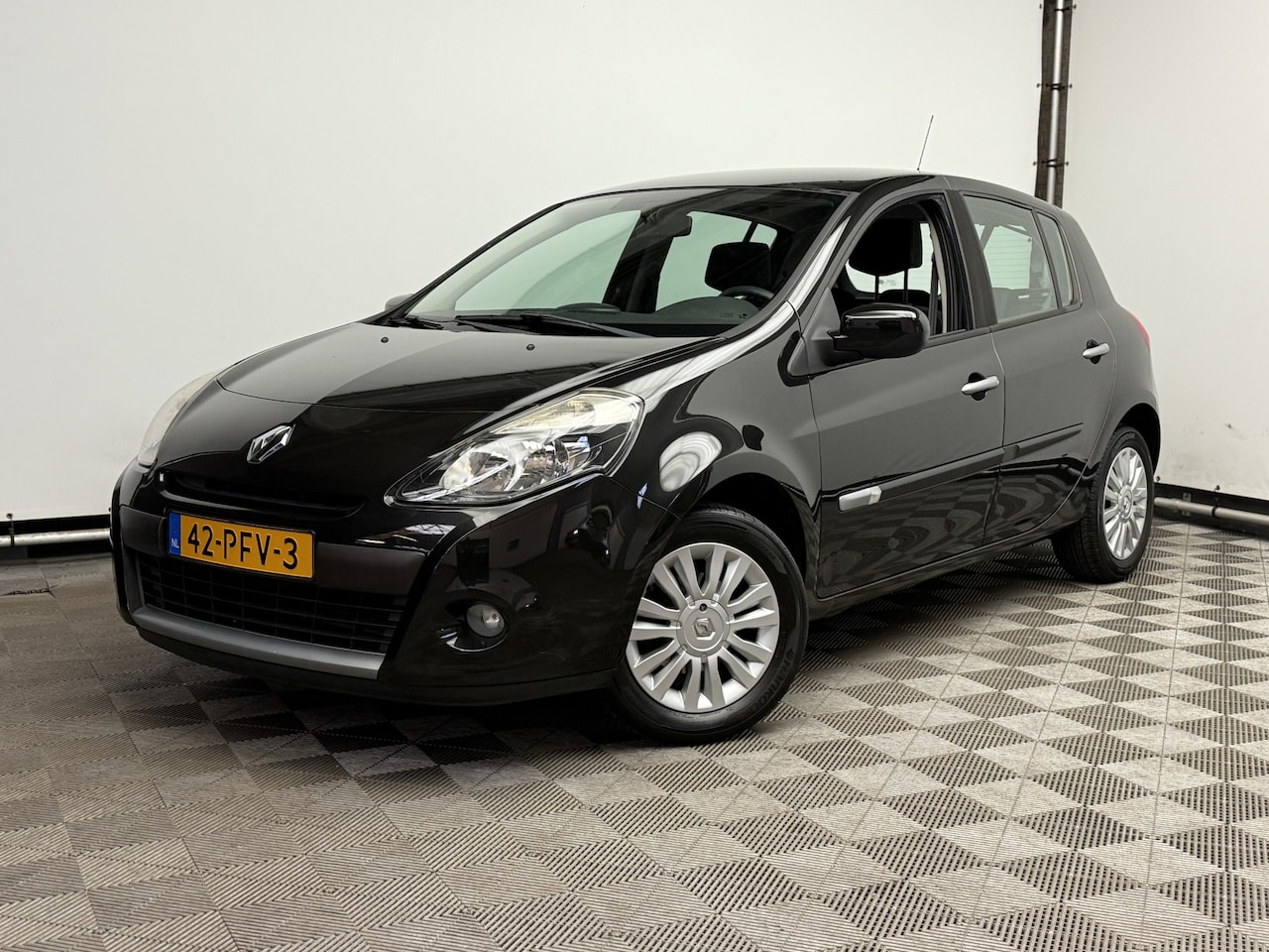 Renault Clio - 1.2 Collection 5-drs Airco LM15" NL Auto - AutoWereld.nl