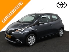 Toyota Aygo - 1.0 VVT-i x-play | Airco | Achteruitrijcamera | Bluetooth | Centrale vergrendeling |