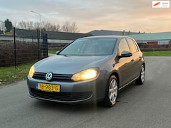 Volkswagen Golf - 1.4 Easyline | Airco + Navigatie Nu € 3.999,