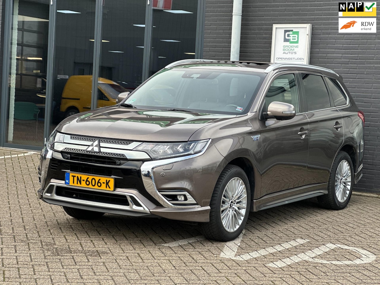 Mitsubishi Outlander - 2.4 PHEV Instyle/1STE EIGPANO-DAK/CAMERA/NL-AUTO NAP!! - AutoWereld.nl