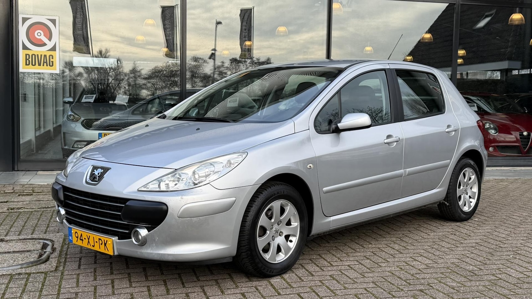 Peugeot 307 - 1.6-16V Premium 5Drs Clima Cruise Trekhaak NAP NL-Auto Nieuwe APK! - AutoWereld.nl